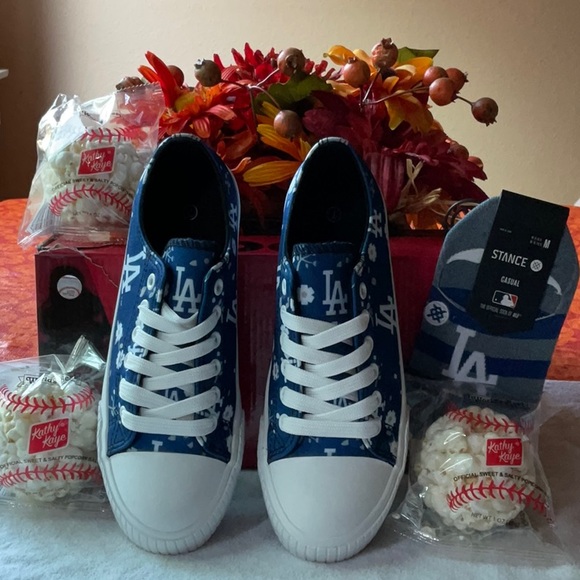 ⚾️🌭🥜🍿 LOS ANGELES DODGERS  SNEAKER BUNDLE ⚾️🌭🥜🍿 NWT ⚾️🌭🥜🍿 - Picture 6 of 16
